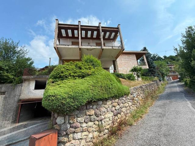 Villa in vendita a Zogno BG