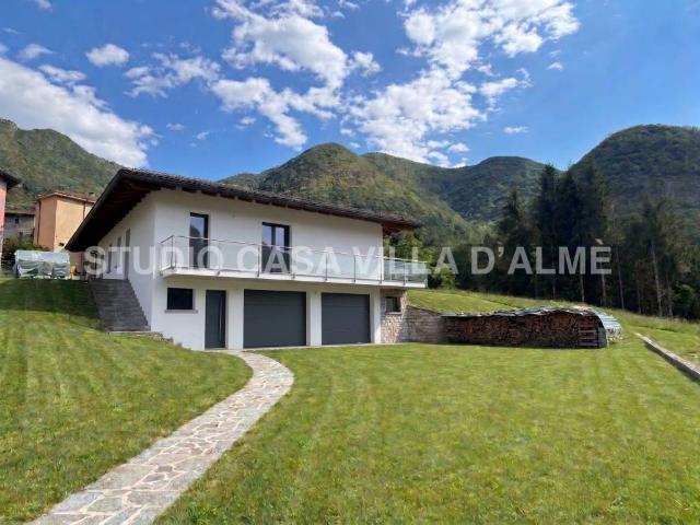 Villa in vendita a Zogno BG