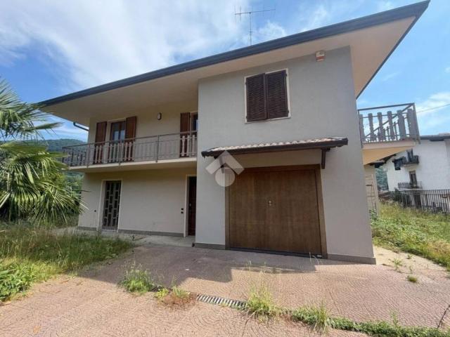 Villa in vendita a Zandobbio BG