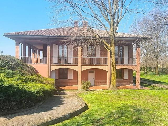 Villa in vendita a Ziano Piacentino