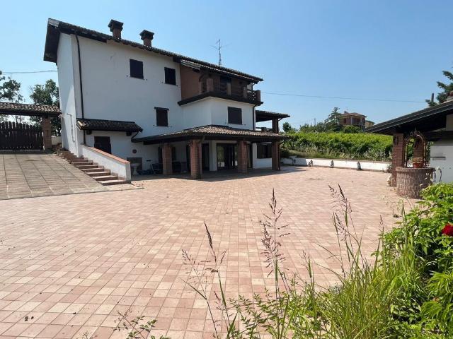 Villa in vendita a Ziano Piacentino