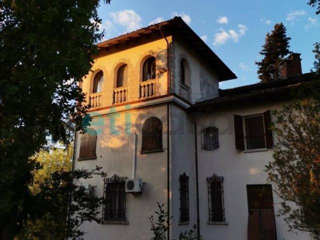 Villa in vendita a Ziano Piacentino PC