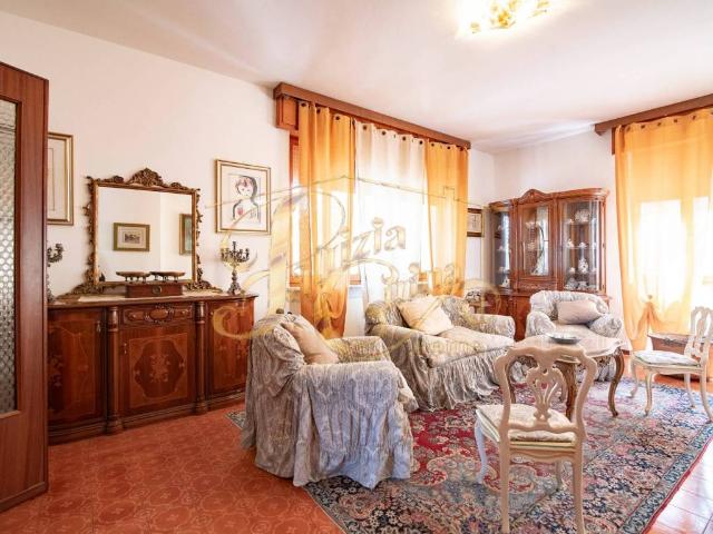 Villa in vendita a Ziano Piacentino PC