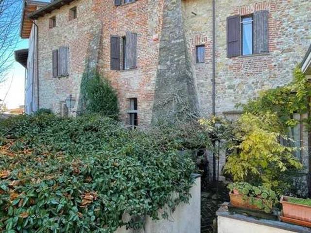 Villa in vendita a Ziano Piacentino PC
