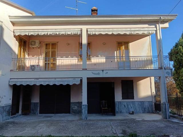 Villa in vendita a Ziano Piacentino PC