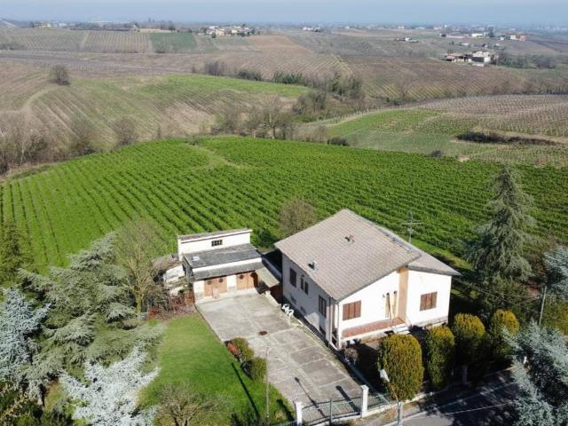 Villa in vendita a Ziano Piacentino PC