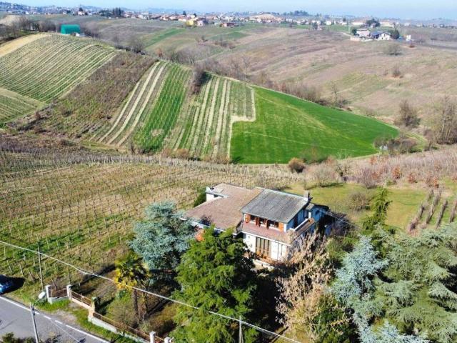 Villa in vendita a Ziano Piacentino PC