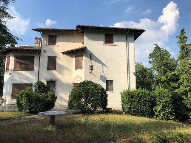 Villa in vendita a Ziano Piacentino PC