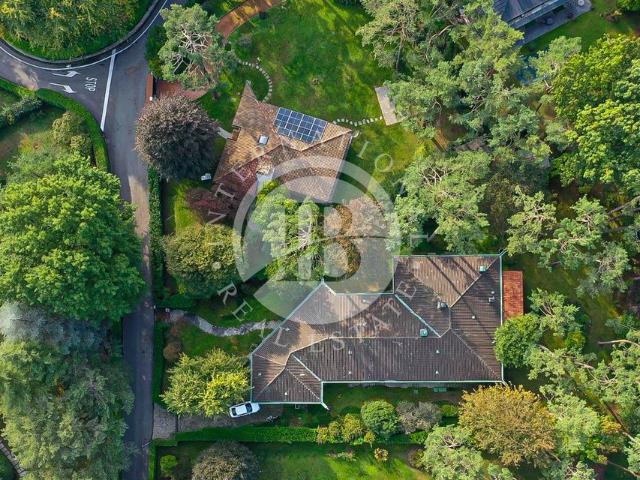 Villa in vendita Appiano Gentile, Lombardia