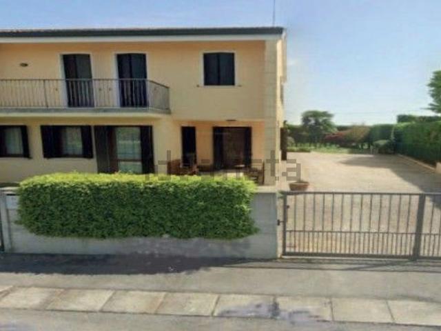 Villa in vendita di 147 m² in Via Mons. C. Liviero, 66