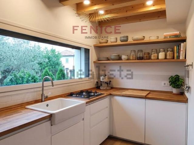 Villa in vendita di 145 m² in Via Ronzinella, 11