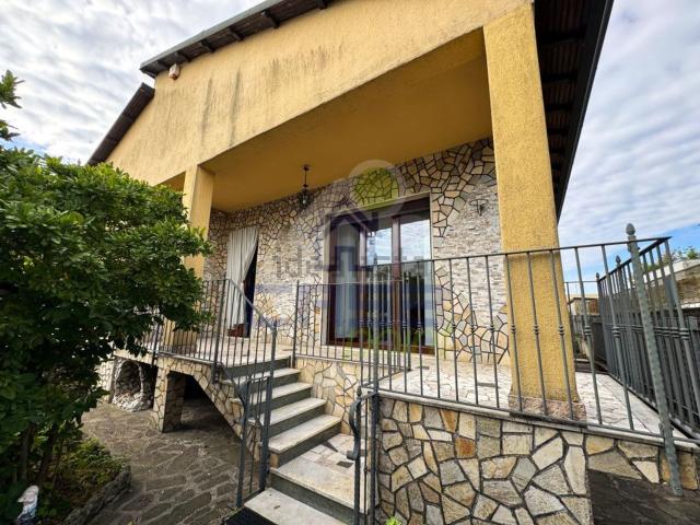 Villa in vendita di 177 m² in Via Achille Grandi