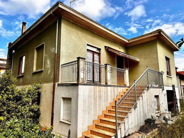 Villa in vendita di 175 m² in Via G.Marconi, 15