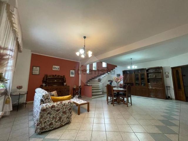 Villa in vendita di 178 m² in Contrada delle Vigne, 59