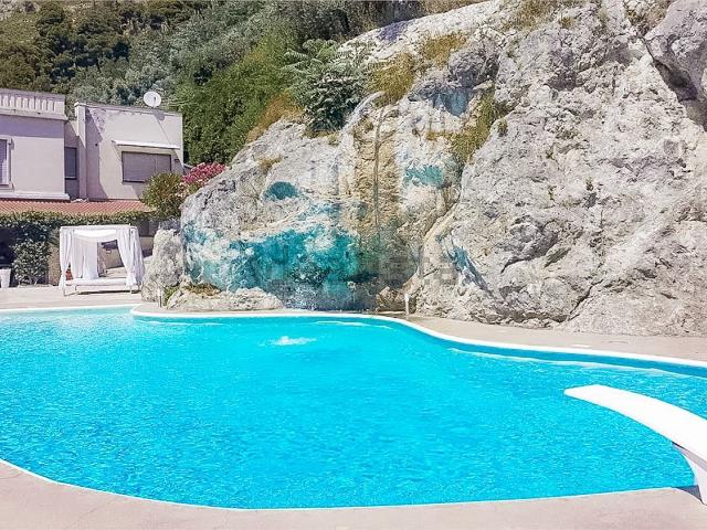 Villa in vendita di 1850 m² in Via Gaetano Nunziante