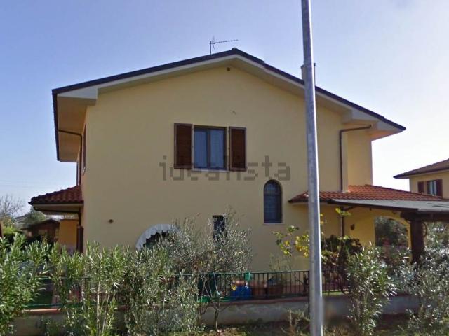 Villa in vendita di 195 m² in Via R. Orlandini, 1100