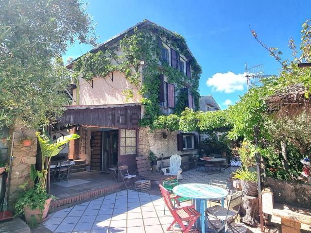 Villetta bifamiliare in vendita di 107 m² in Via Padre Pio