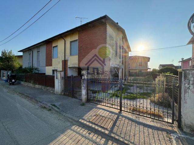 Villa in vendita di 108 m² in Via Roma