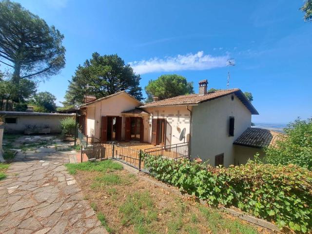 Villa in vendita di 110 m² in Via dei Villini