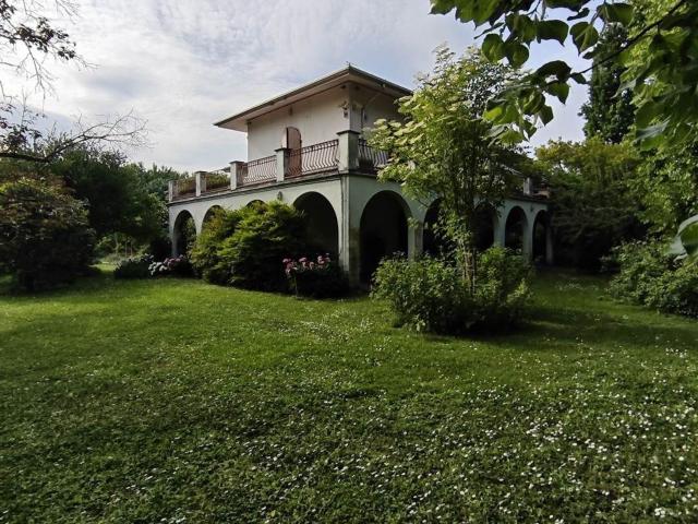 Villa in vendita di 1200 m²