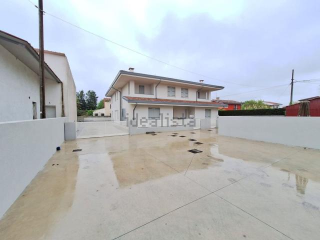 Villa in vendita di 130 m² in Via Adige