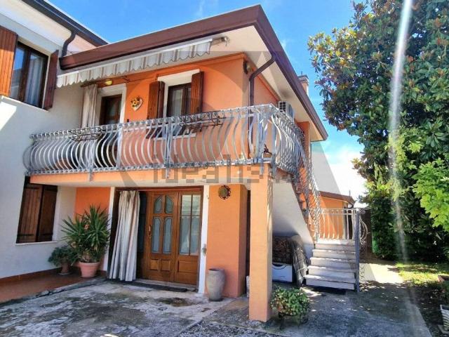 Villa in vendita di 130 m² in Via Anconetta, 30