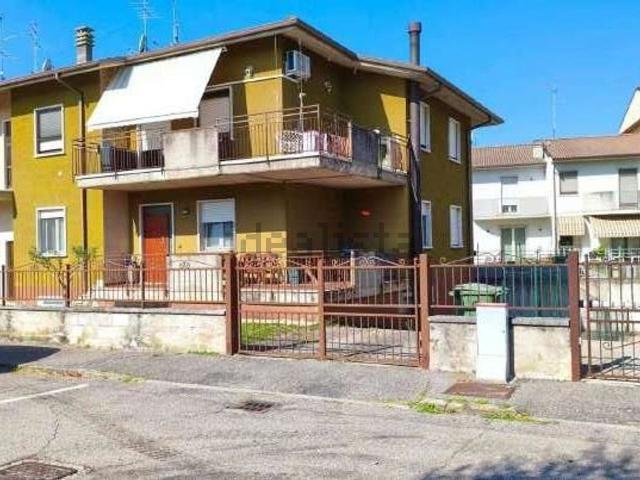 Villa in vendita di 131 m² in Via Antonio Labriola, 19
