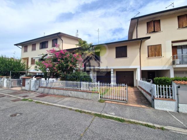 Villa in vendita di 135 m² in Via Verdello
