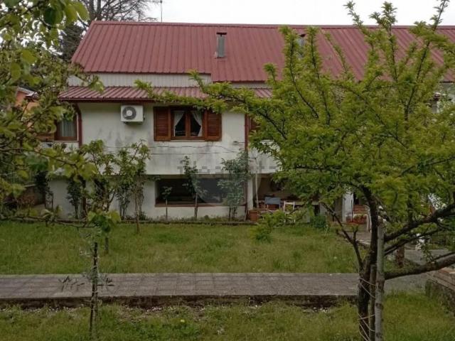 Villa in vendita di 138 m² in Via Rettifilo, 2