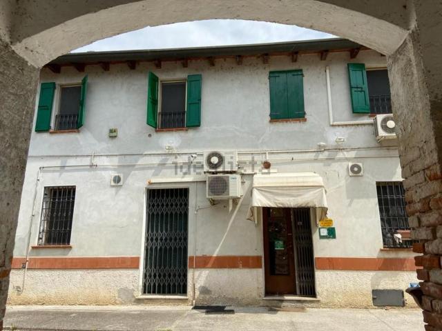 Villa in vendita di 240 m² in Via Patrioti