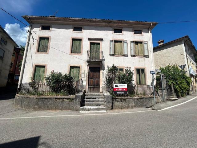 Villa in vendita di 242 m² in Via Mazzalovo