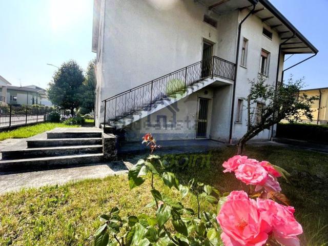 Villa in vendita di 250 m² in Via Europa