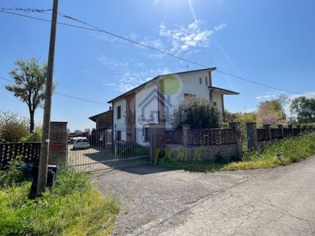 Villa in vendita di 258 m² in Via U. Biolchi