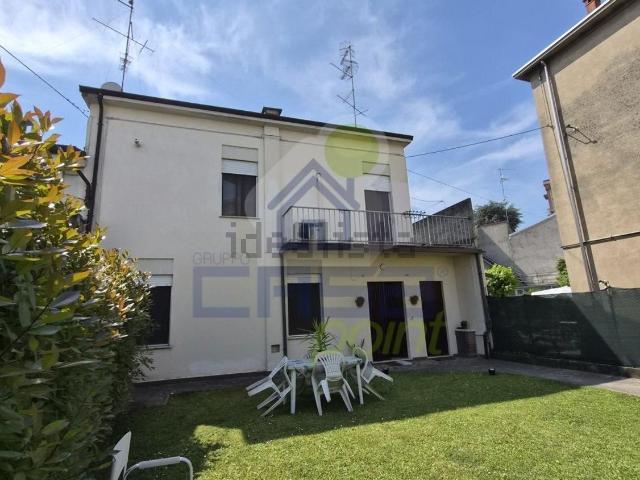 Villa in vendita di 263 m² in Via Gorizia