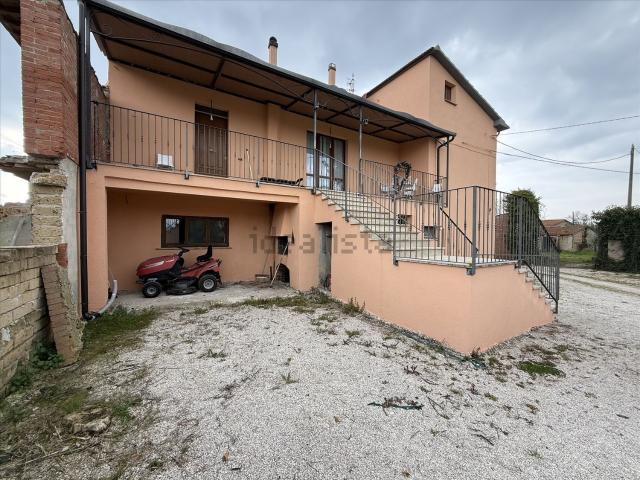 Villa in vendita di 260 m² in Località Piselli, 6
