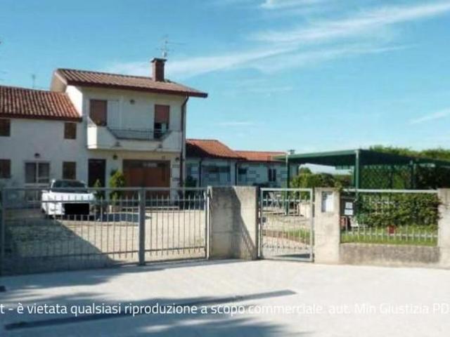 Villa in vendita di 272 m² in Via Caseggiato, 18