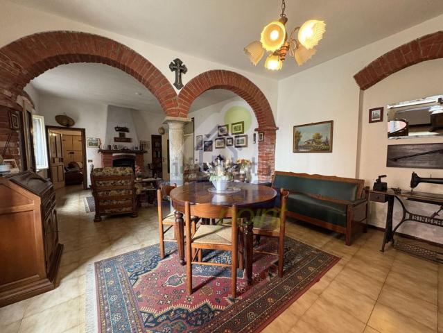 Villa in vendita di 274 m² in Via A. Faverzani