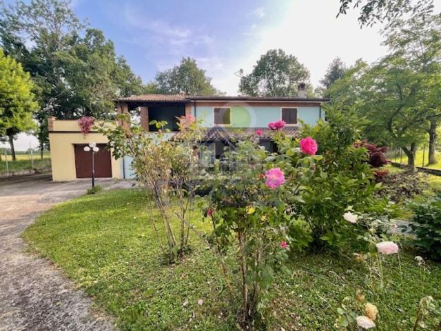 Villa in vendita di 278 m² in Via Luigi Mutti