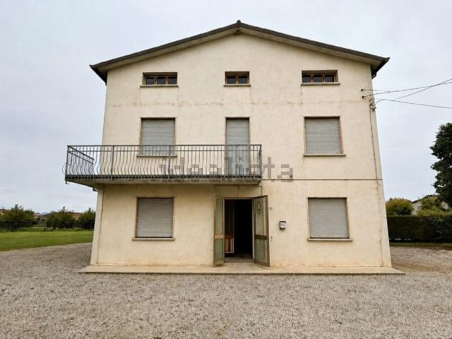 Villa in vendita di 280 m² in Frazione Camazzole