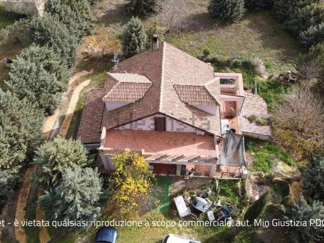 Villa in vendita di 285 m² in Contrada Costantino