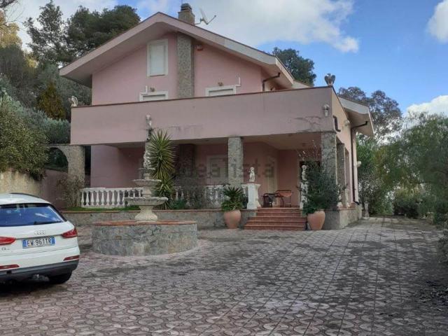 Villa in vendita di 200 m² in Strada Statale 122