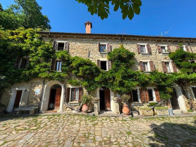 Villa in vendita di 200 m² in Via Ca&apos  del Monte
