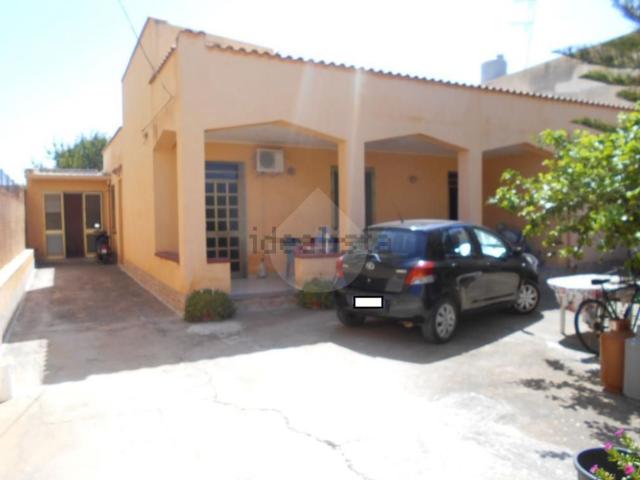 Villa in vendita di 200 m² in Via F. Accardo, 11