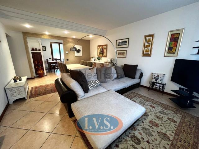 Villa in vendita di 200 m² in Via Luison, 10