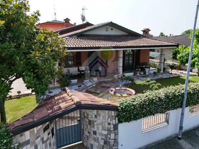 Villa in vendita di 209 m² in Via Donatori del Sangue