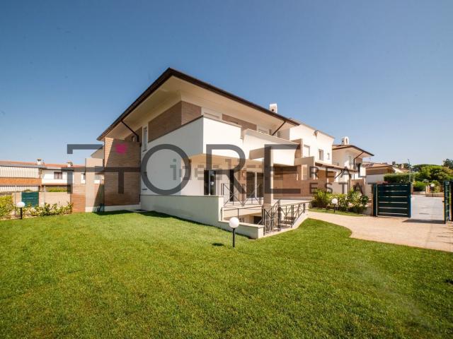 Villa in vendita di 210 m² in Via di Valle Schioia