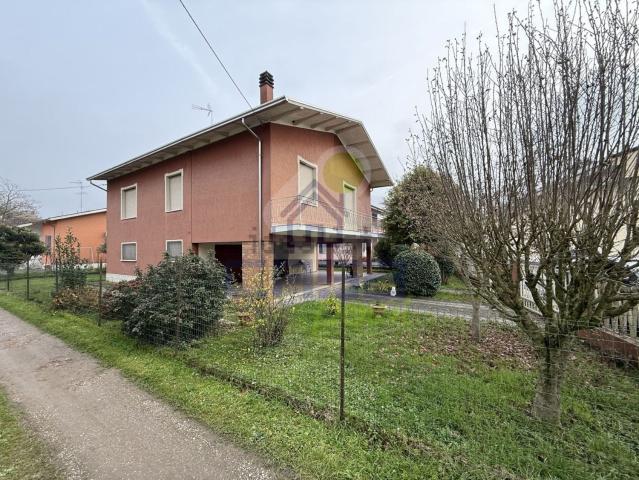 Villa in vendita di 210 m² in Via Mentana