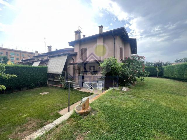 Villa in vendita di 220 m² in Via Monsignor Virgilio Casnici
