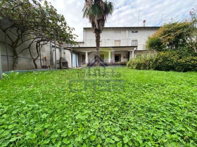 Villa in vendita di 228 m² in Via Giuseppe Mazzini