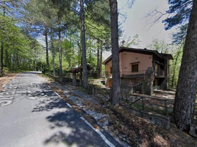 Villa in vendita di 236 m² in Via della Vetta, 14